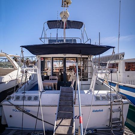 Spacious And Charming Boat In Port Forum Hotel Сант Адриа де Бесос Екстериор снимка