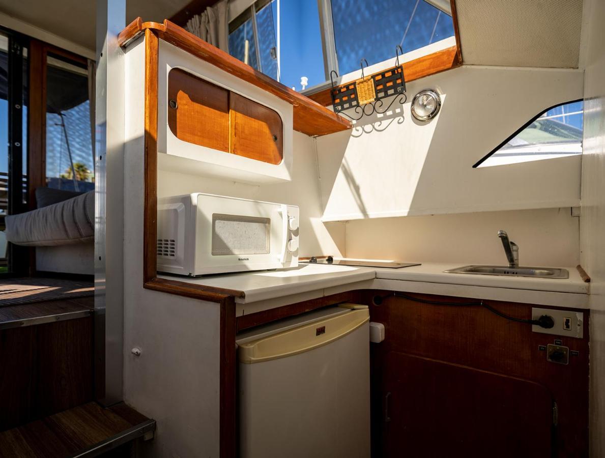 Spacious And Charming Boat In Port Forum Hotel Сант Адриа де Бесос Екстериор снимка