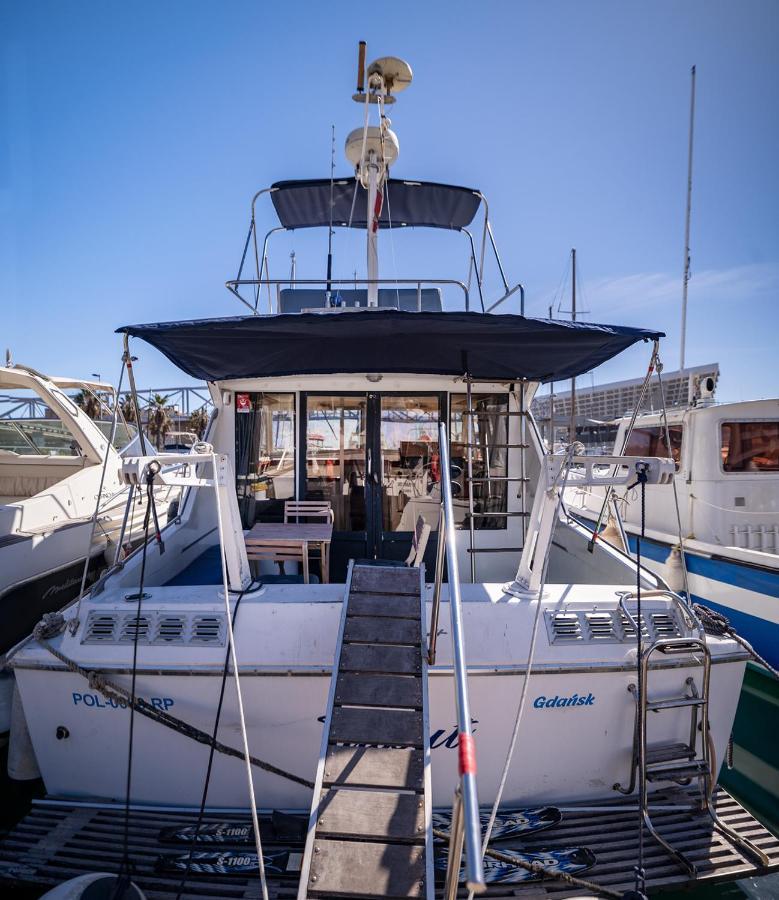 Spacious And Charming Boat In Port Forum Hotel Сант Адриа де Бесос Екстериор снимка