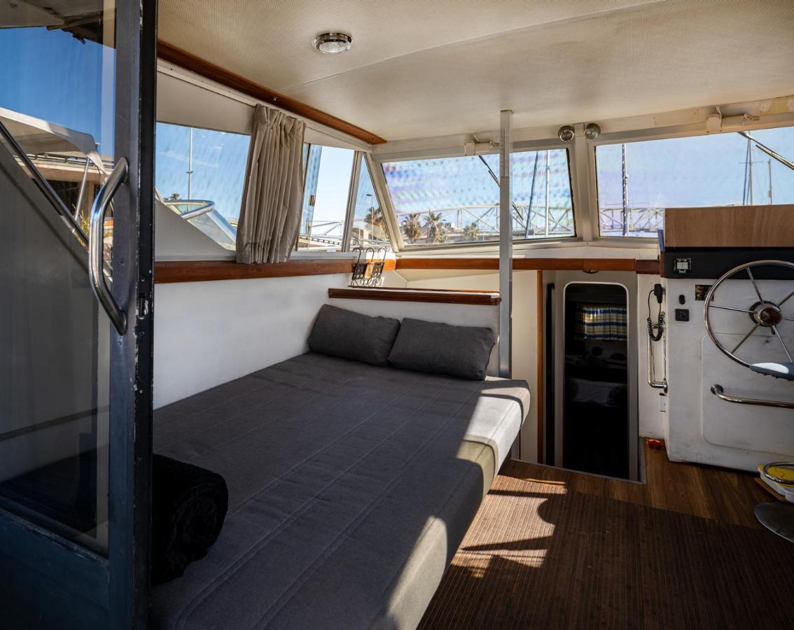 Spacious And Charming Boat In Port Forum Hotel Сант Адриа де Бесос Екстериор снимка