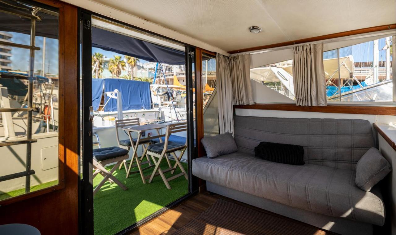 Spacious And Charming Boat In Port Forum Hotel Сант Адриа де Бесос Екстериор снимка
