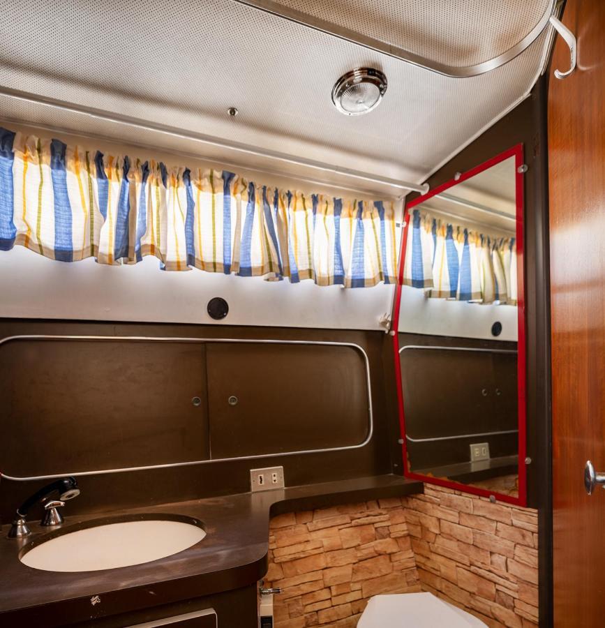 Spacious And Charming Boat In Port Forum Hotel Сант Адриа де Бесос Екстериор снимка